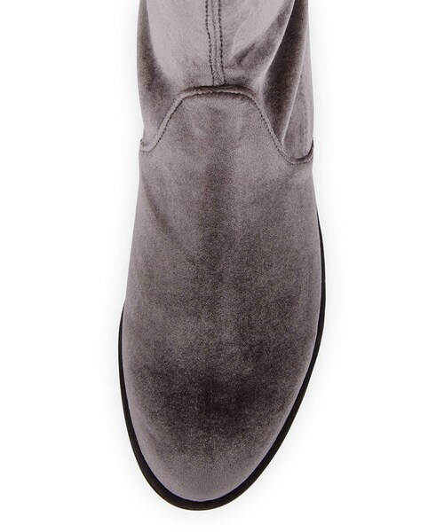 STUART WEITZMAN（スチュアートワイツマン）の「Stuart Weitzman Lowland Velvet Over-The-Knee Boot（ブーツ・レディース・Gray/BALTIC/Black・8b / 38eu/9.5b / 39.5eu/10b / 40eu/9b / 39eu/7.5b / 37.5eu/6b / 36eu）」の6枚目の写真
