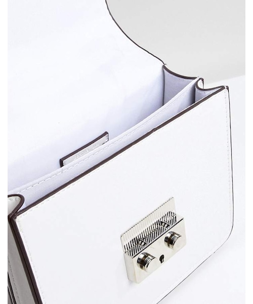 Bershka(ベルシュカ)の「Bershka Chain Strap Mini Satchel Bag In White(ショルダーバッグ・レディース・White・One Size)」の3枚目の写真