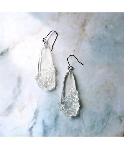 Handmade(ハンドメイド)の「Shards of glass & Resin Ice Earrings(ピアス(両耳用)・レディース・その他)」の1枚目の写真