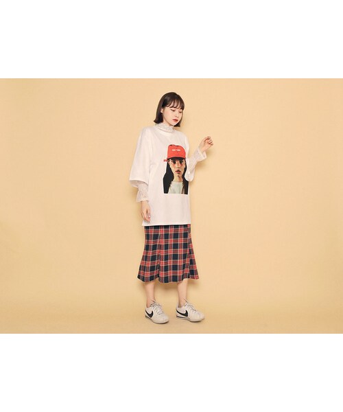 HOTPING(ホッピン)の「ニューヨークガールフォトプリントTシャツ(Tシャツ/カットソー・レディース・ブラック/イエロー/ホワイト/ブルー・フリーサイズ(XS-XL))」の2枚目の写真