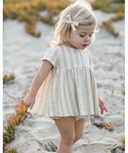 cache cache（カシュ カシュ）の「Rylee＆cru  stripe fluter bloomer（ロンパース・キッズ・その他）」の3枚目の写真