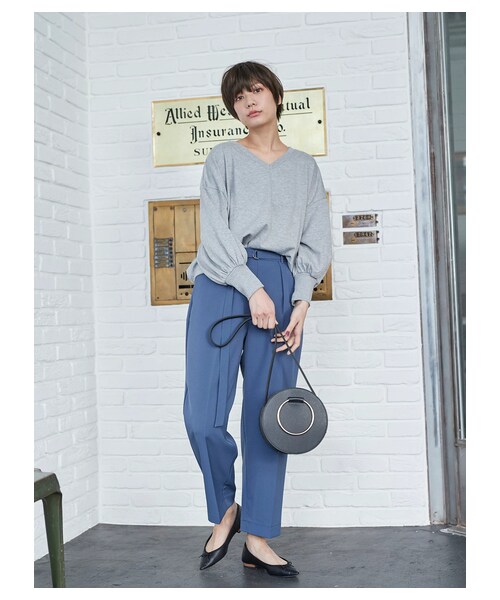 earth music&ecology（アースミュージックアンドエコロジー）の「・ベルト付きペグトップパンツ（パンツ・ブラック/ブラウン/ブルー・F）」の4枚目の写真