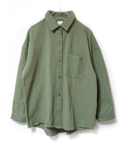 Tiffee SELECT（ティフィーセレクト）の「ゆったりシルエット厚手チノドルマンシャツアウター（シャツ/ブラウス・レディース・グリーン・F）」の3枚目の写真