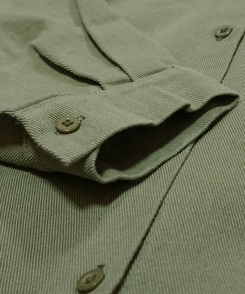Tiffee SELECT（ティフィーセレクト）の「ゆったりシルエット厚手チノドルマンシャツアウター（シャツ/ブラウス・レディース・グリーン・F）」の6枚目の写真