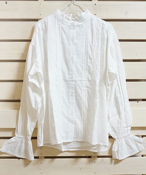 Tiffee SELECT（ティフィーセレクト）の「フリルスタンド襟ベルスリーブレースピンタックブラウス（シャツ/ブラウス・レディース・ホワイト・F）」の2枚目の写真