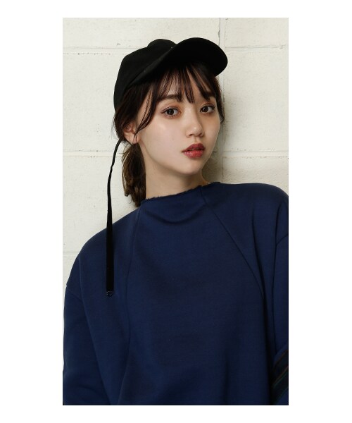 CHEER CLOSET(チアクローゼット)の「【江野沢愛美】ロングストラップキャップ(キャップ・レディース・ブラック・F)」の1枚目の写真