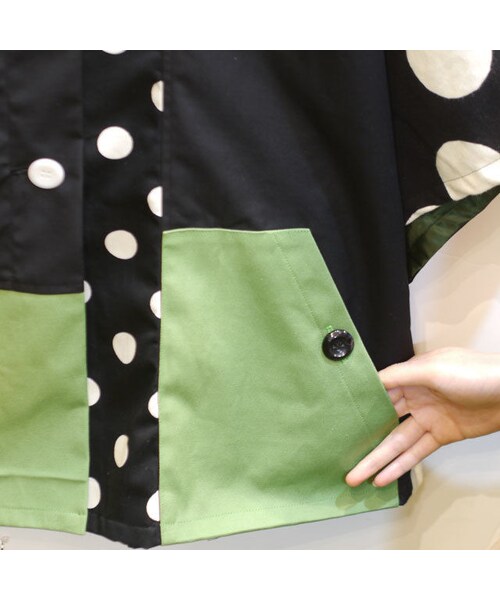 NIRAME.CO（ニラメッコ）の「スポンジぽんちょ　～モノトーン×緑～（ポンチョ・レディース・その他）」の5枚目の写真