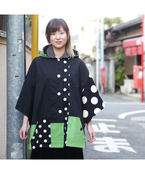 NIRAME.CO（ニラメッコ）の「スポンジぽんちょ　～モノトーン×緑～（ポンチョ・レディース・その他）」の3枚目の写真