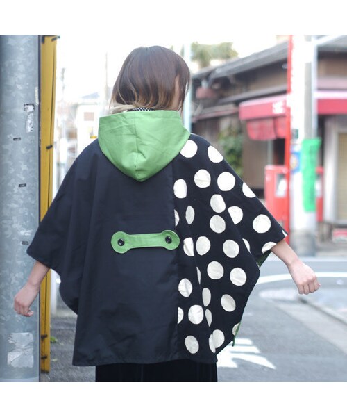 NIRAME.CO（ニラメッコ）の「スポンジぽんちょ　～モノトーン×緑～（ポンチョ・レディース・その他）」の4枚目の写真