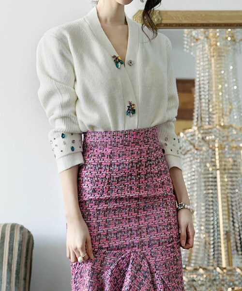 DINT(ディント)の「ルジェンビジューボタンカーディガン(カーディガン/ボレロ・レディース・화이트/핑크/블랙/블루・one(44~66size))」の1枚目の写真