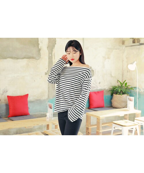 HOTPING(ホッピン)の「オフショルダールーズボーダーTシャツ(Tシャツ/カットソー・レディース・ネイビー/ホワイト/ブラウン/スカイブルー・1(フリーサイズ)/2(M-L))」の2枚目の写真