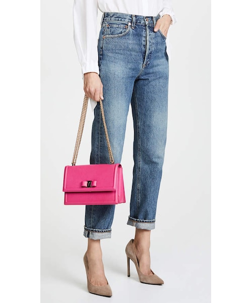 FERRAGAMO(フェラガモ)の「Salvatore Ferragamo Ginny Shoulder Bag(ショルダーバッグ・レディース・Pink・One Size)」の2枚目の写真