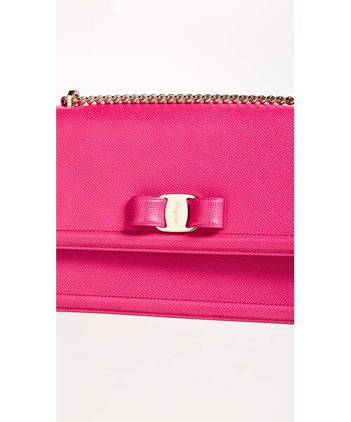 FERRAGAMO(フェラガモ)の「Salvatore Ferragamo Ginny Shoulder Bag(ショルダーバッグ・レディース・Pink・One Size)」の4枚目の写真