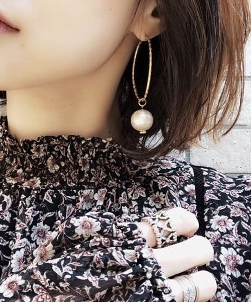 PAULOWNIA（ポロウニア）の「サージカルステンレスフープピアス（ピアス（両耳用）・レディース・ゴールド/シルバー・Free）」の6枚目の写真