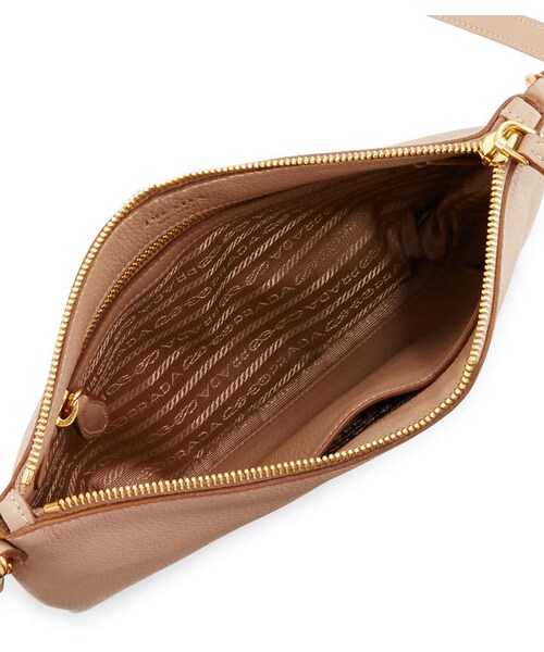 PRADA（プラダ）の「Prada Vitello Daino Medium Pouch Crossbody Bag（ショルダーバッグ・レディース・Gray・One Size）」の4枚目の写真