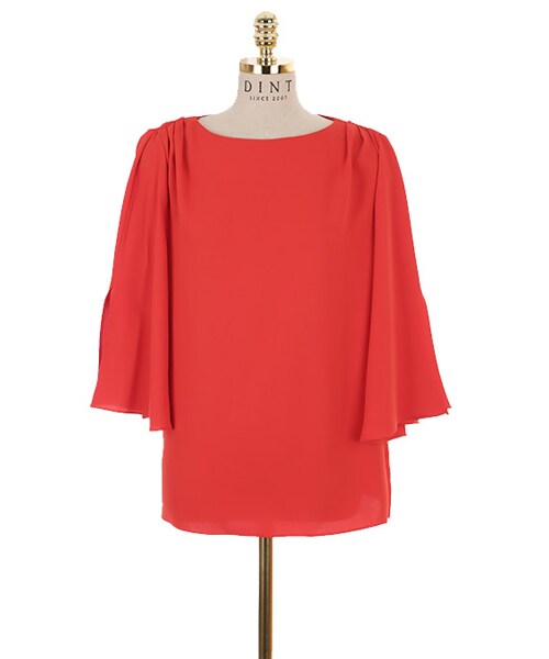 DINT（ディント）の「ボートネックショルダーシャーリングスリットブラウス（シャツ/ブラウス・レディース・화이트/베이지/블랙/레드・one(44~66size)）」の5枚目の写真
