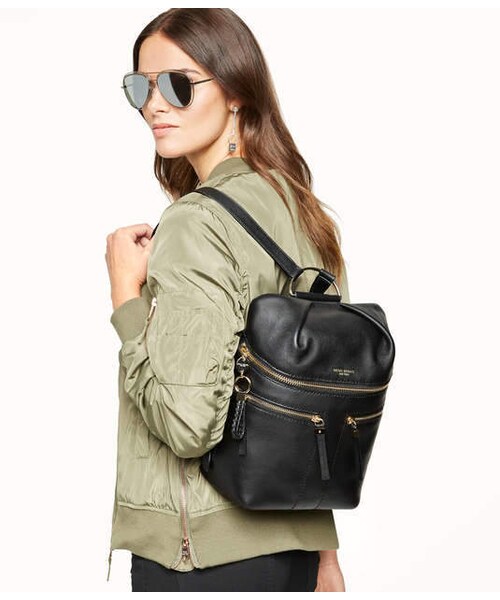 HENRI BENDEL（ヘンリーベンデル）の「Crosby Backpack（バックパック/リュック・レディース・COUNTRY BLUE）」の2枚目の写真
