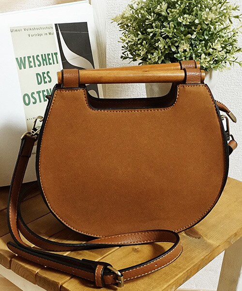 Tiffee SELECT（ティフィーセレクト）の「ウッドハンドルフェイクレザーハーフムーンバッグ2WAY（ハンドバッグ・レディース・ブラウン/ベージュ・F）」の2枚目の写真