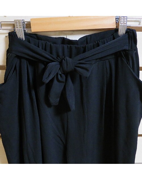 Tiffee SELECT（ティフィーセレクト）の「リボンベルトてろんサルエルパンツ（その他パンツ・レディース・ブラック・F）」の2枚目の写真