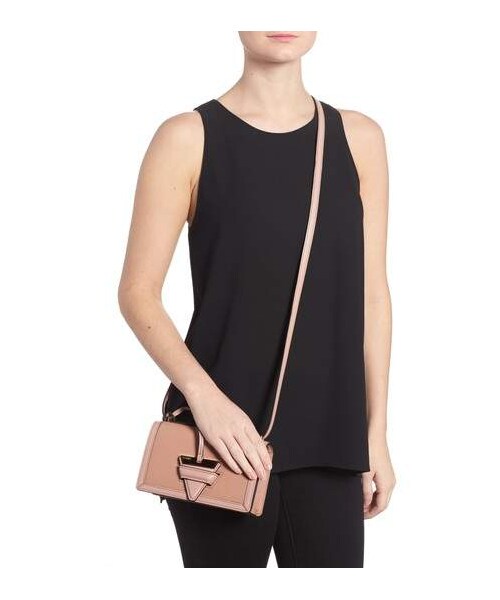 LOEWE（ロエベ）の「LOEWE Small Barcelona Grainy Leather Crossbody Bag（ショルダーバッグ・レディース・White/Red・One Size）」の4枚目の写真