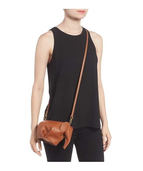 LOEWE（ロエベ）の「LOEWE 'Mini Elephant' Crossbody Bag（ショルダーバッグ・レディース・Brown・One Size）」の3枚目の写真