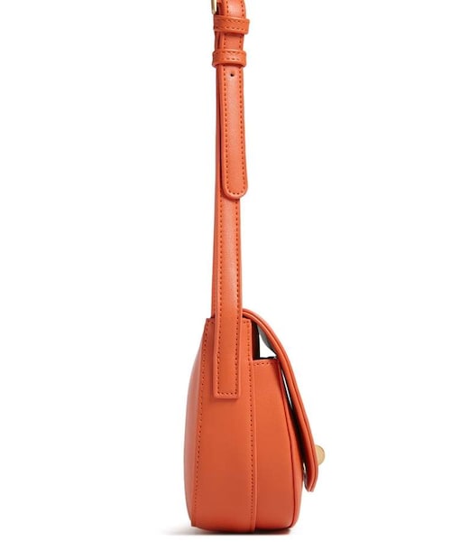 FOREVER 21（フォーエバー トゥエンティーワン）の「Forever 21 Faux Leather Crossbody Saddle Bag（ショルダーバッグ・レディース・Orange/Black・One Size）」の6枚目の写真