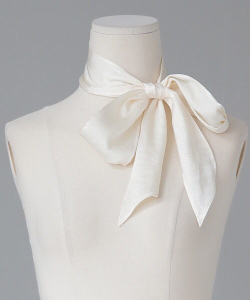 DHOLIC（ディーホリック）の「ソリッドカラースリムスカーフ（ストール/ショール・レディース・グリーン/ホワイト/ブルー/ブラック・ONE）」の2枚目の写真