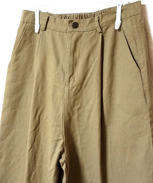 Tiffee SELECT(ティフィーセレクト)の「タック入りチノワイドパンツ(チノパンツ・レディース・ベージュ/ブラック・F)」の5枚目の写真