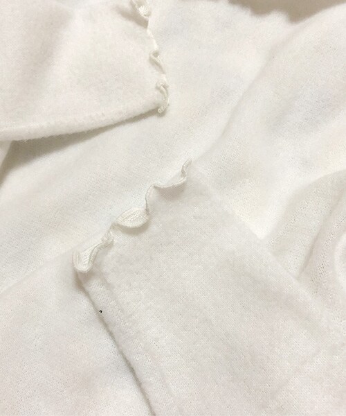 Tiffee SELECT(ティフィーセレクト)の「メローフリルネックふわふわニットソー白(Tシャツ/カットソー・レディース・ホワイト・F)」の3枚目の写真