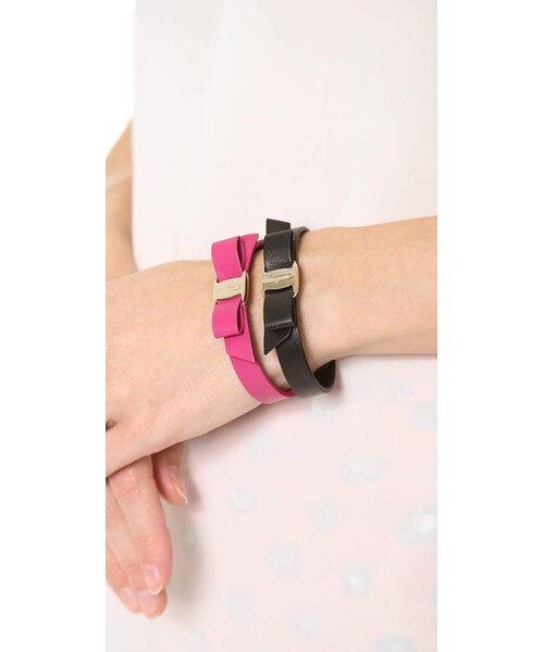 FERRAGAMO（フェラガモ）の「Salvatore Ferragamo Vara Bow Single Wrap Bracelet（ブレスレット・レディース・Black/Red・One Size）」の5枚目の写真