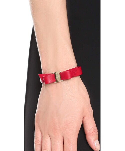 FERRAGAMO（フェラガモ）の「Salvatore Ferragamo Vara Bow Single Wrap Bracelet（ブレスレット・レディース・Black/Red・One Size）」の3枚目の写真