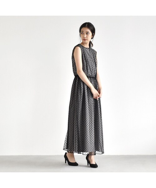 kaene（カエン）の「100031/ドットチュールエプロンワンピース