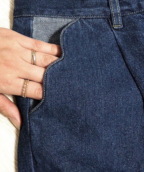 Tiffee SELECT（ティフィーセレクト）の「スカラップポケット配色タックデニムワイドパンツ（デニムパンツ・レディース・ブルー・F）」の4枚目の写真