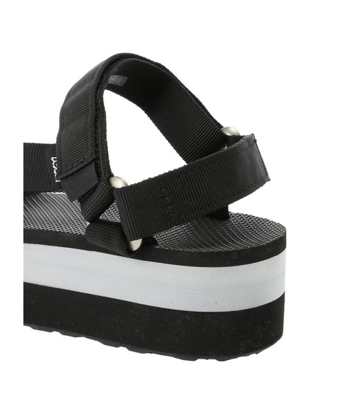 earth music&ecology(アースミュージックアンドエコロジー)の「earth×tevaFlatform universal(シューズ・ブラック・23cm/24cm)」の4枚目の写真