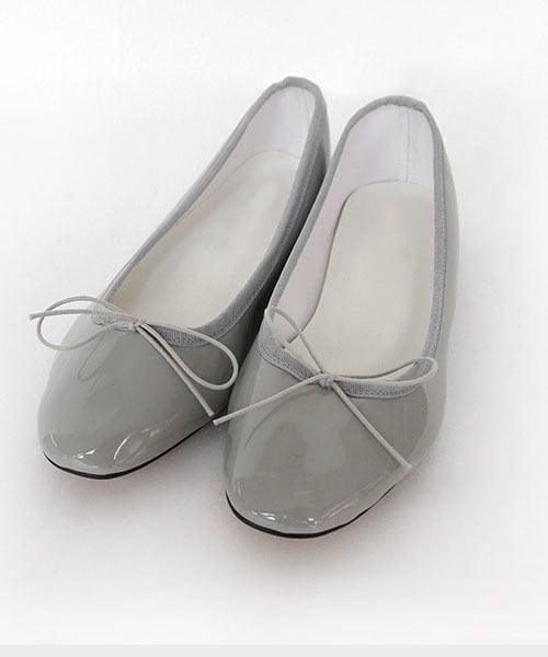 DHOLIC（ディーホリック）の「エナメルライクリボンフラットシューズ（バレエシューズ・レディース・レッド/グレー/ブラック/ピンク・225/230/235/240/245/250）」の3枚目の写真