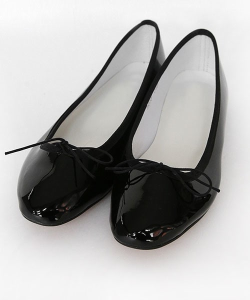 DHOLIC（ディーホリック）の「エナメルライクリボンフラットシューズ（バレエシューズ・レディース・レッド/グレー/ブラック/ピンク・225/230/235/240/245/250）」の2枚目の写真