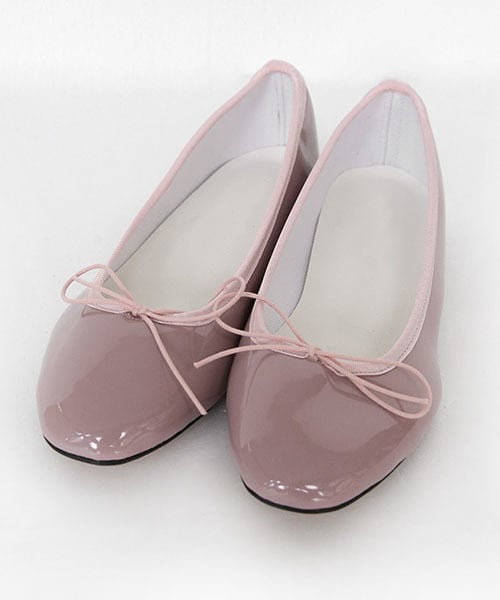 DHOLIC（ディーホリック）の「エナメルライクリボンフラットシューズ（バレエシューズ・レディース・レッド/グレー/ブラック/ピンク・225/230/235/240/245/250）」の4枚目の写真