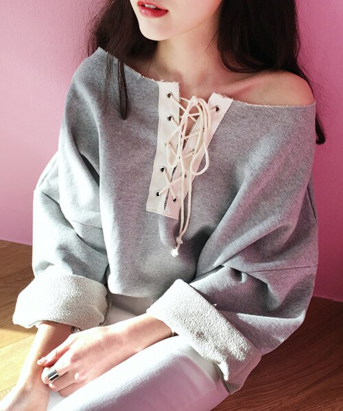 DHOLIC(ディーホリック)の「ラウンドネックレースアップスウェットプルオーバー(スウェット・レディース・グレー/グリーン/ブラック・FREE)」の1枚目の写真