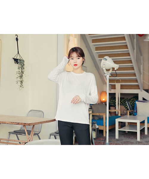 HOTPING(ホッピン)の「ラウンドネックドロップショルダーTシャツ(Tシャツ/カットソー・レディース・パープル/ライトグリーン/ホワイト/ベージュ/ブラック・1(フリーサイズ)/2(L-XL))」の2枚目の写真