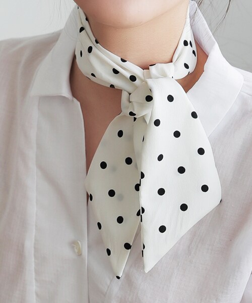 DHOLIC(ディーホリック)の「ドットパターンロングスカーフ(ストール/ショール・レディース・ブラック/ホワイト/イエロー/ブルー・FREE)」の2枚目の写真