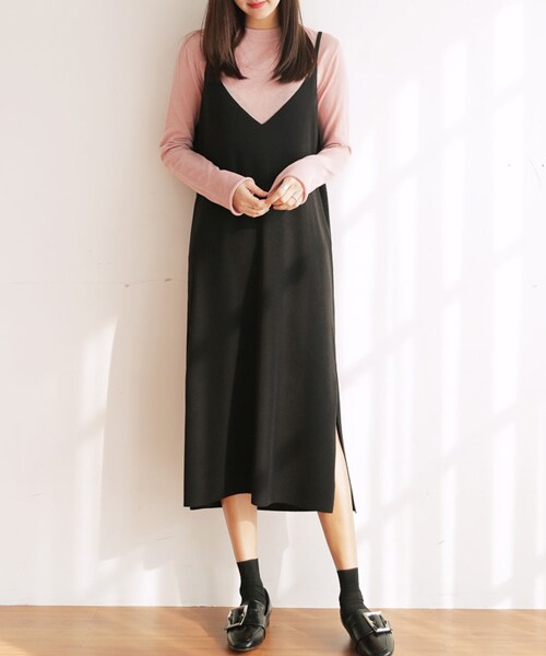 DHOLIC（ディーホリック）の「Vネックスリットキャミワンピース（ワンピース・レディース・ブルー/ブラック/ピンク・FREE）」の2枚目の写真