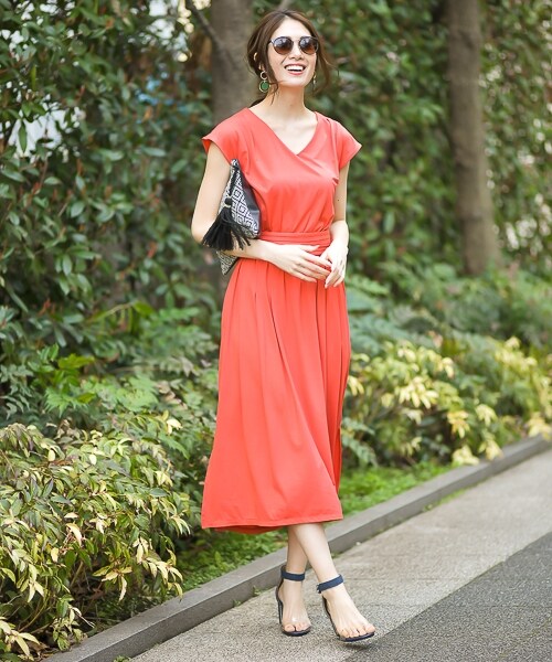 Andemiu（アンデミュウ）の「カットタックベルトツキワンピース