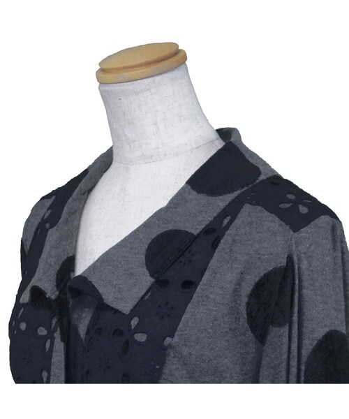 no brand(ノーブランド)の「大小ドットと花柄レースの欲張りスキッパーカットソー【make me・シリーズ】(グレー)(J43) 【送料・代引き手数料無料】(Tシャツ/カットソー・レディース・その他)」の5枚目の写真