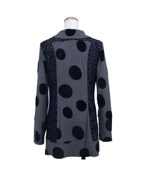 no brand(ノーブランド)の「大小ドットと花柄レースの欲張りスキッパーカットソー【make me・シリーズ】(グレー)(J43) 【送料・代引き手数料無料】(Tシャツ/カットソー・レディース・その他)」の3枚目の写真