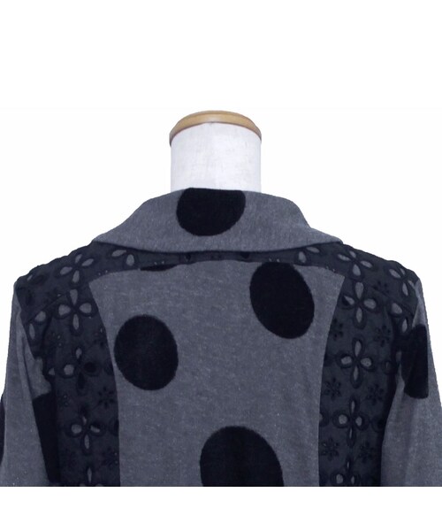 no brand(ノーブランド)の「大小ドットと花柄レースの欲張りスキッパーカットソー【make me・シリーズ】(グレー)(J43) 【送料・代引き手数料無料】(Tシャツ/カットソー・レディース・その他)」の7枚目の写真
