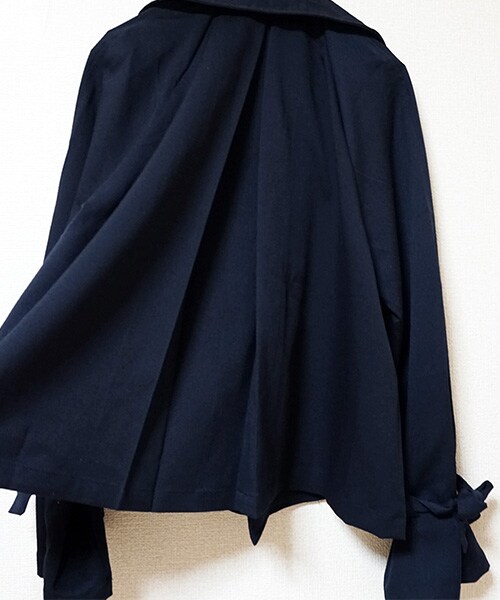 Tiffee SELECT（ティフィーセレクト）の「ダブル衿リボンフレアスリーブショート丈トレンチコート（トレンチコート・レディース・ネイビー/ベージュ・M）」の8枚目の写真