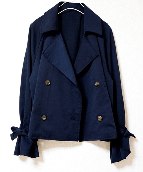 Tiffee SELECT（ティフィーセレクト）の「ダブル衿リボンフレアスリーブショート丈トレンチコート（トレンチコート・レディース・ネイビー/ベージュ・M）」の9枚目の写真