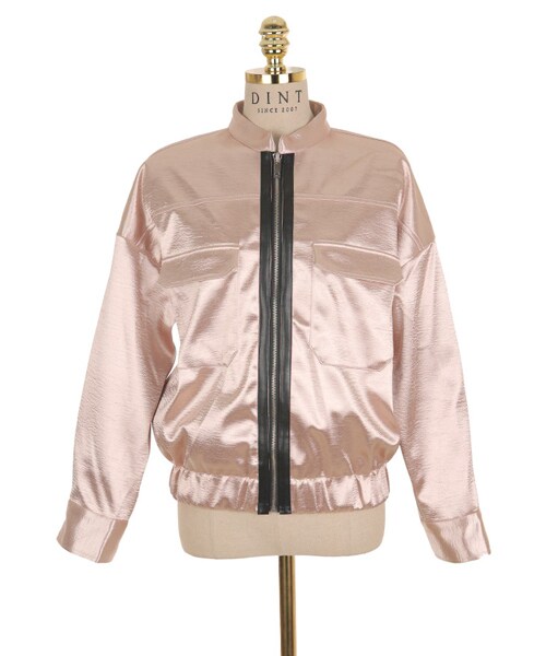 DINT（ディント）の「ラッフル光沢ジップアップジャンパ（ブルゾン・レディース・블랙/핑크・one(44~66size)）」の3枚目の写真