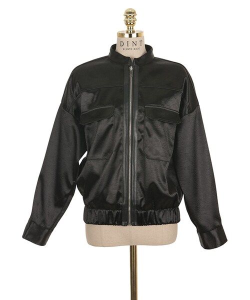 DINT（ディント）の「ラッフル光沢ジップアップジャンパ（ブルゾン・レディース・블랙/핑크・one(44~66size)）」の2枚目の写真