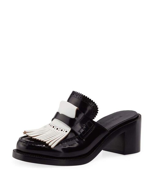BURBERRY(バーバリー)の「Burberry English Icons Fringe Block-Heel Mule(サンダル・レディース・Black・7.5b / 37.5eu/9.5b / 39.5eu/10b / 40eu/6.5b / 36.5eu/9b / 39eu/6b / 36eu/8b / 38eu/8.5b / 38.5eu)」の4枚目の写真